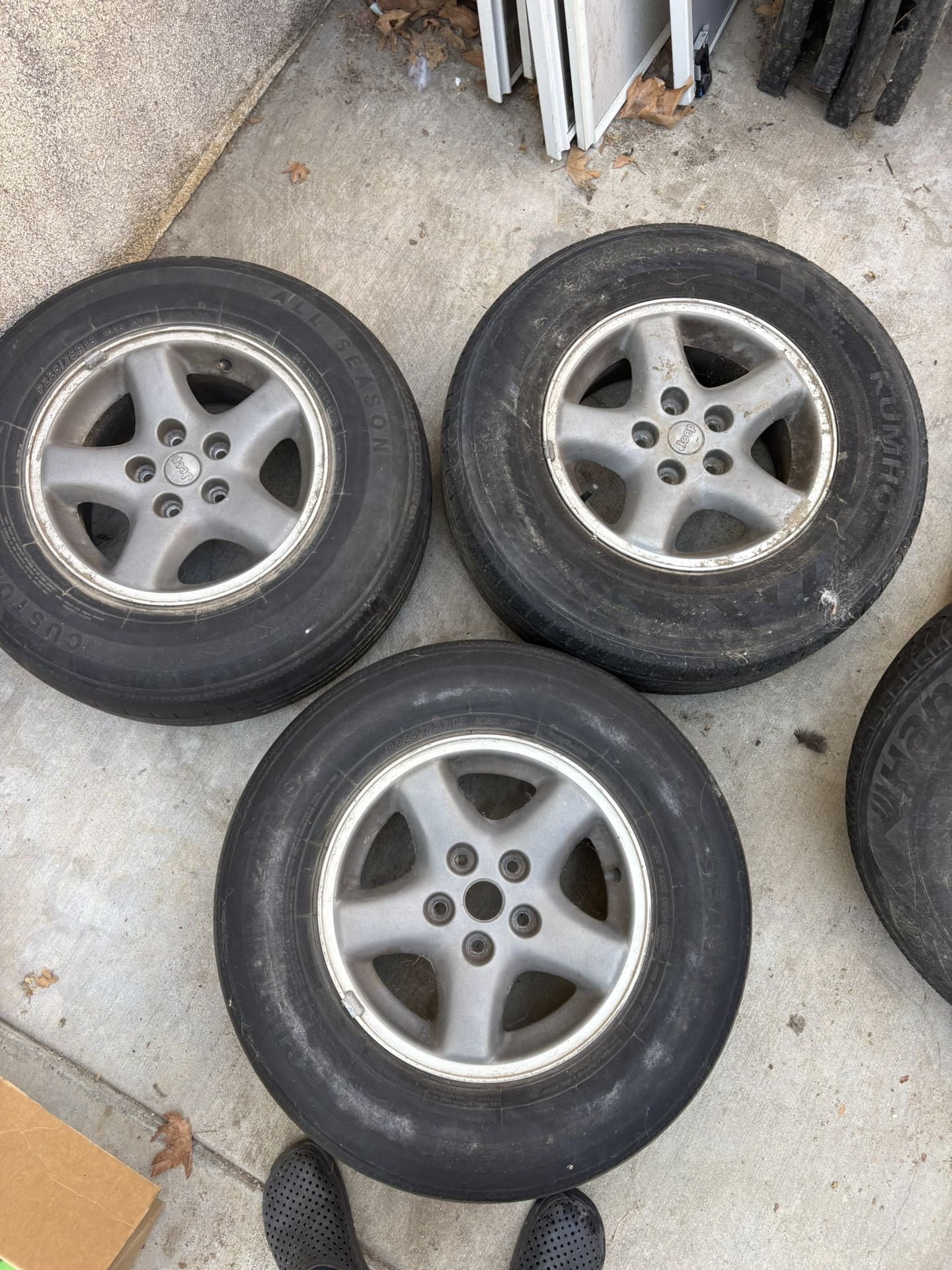 4 Jeep Oem Wheels