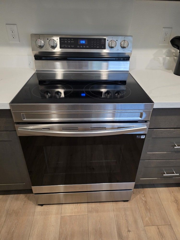 Samsung Electric Oven / Range With Airfry