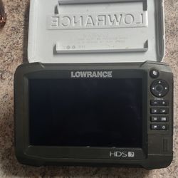 Lowrance HDS 7 fish finder 