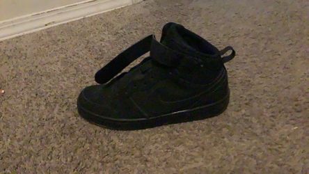 Used size 6y Nike court borough with box