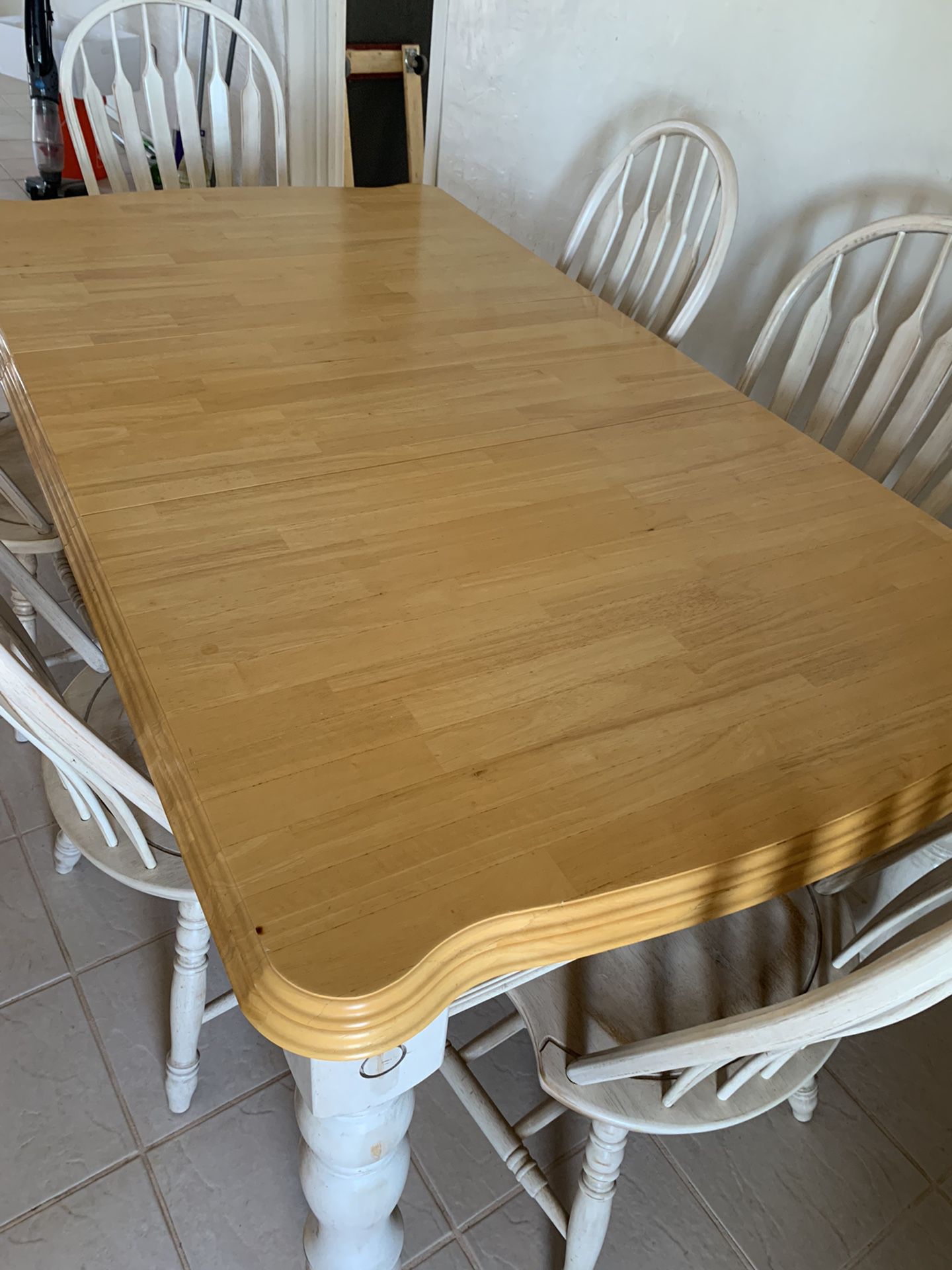 Country Kitchen Table and Chairs