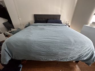Queen bed With mattress And Topper