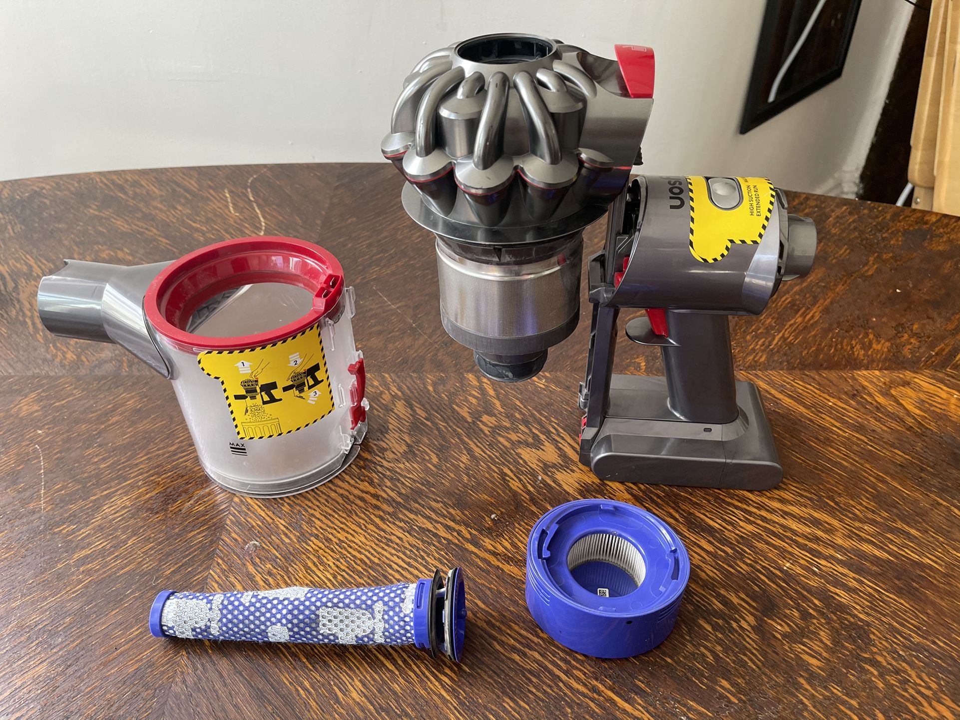 Dyson V7 Animal ALL Accessories Included