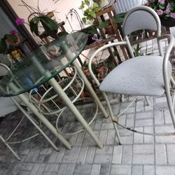 36" beveled table w/2 chairs 