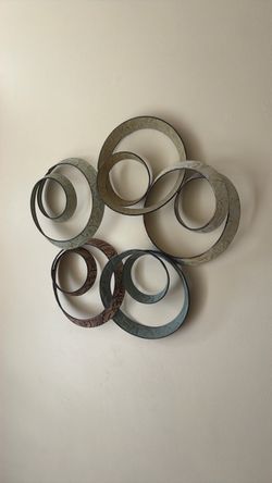 Metal Interlocking Rings Wall Art