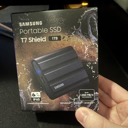 Samsung portable SSD T7 Shield 