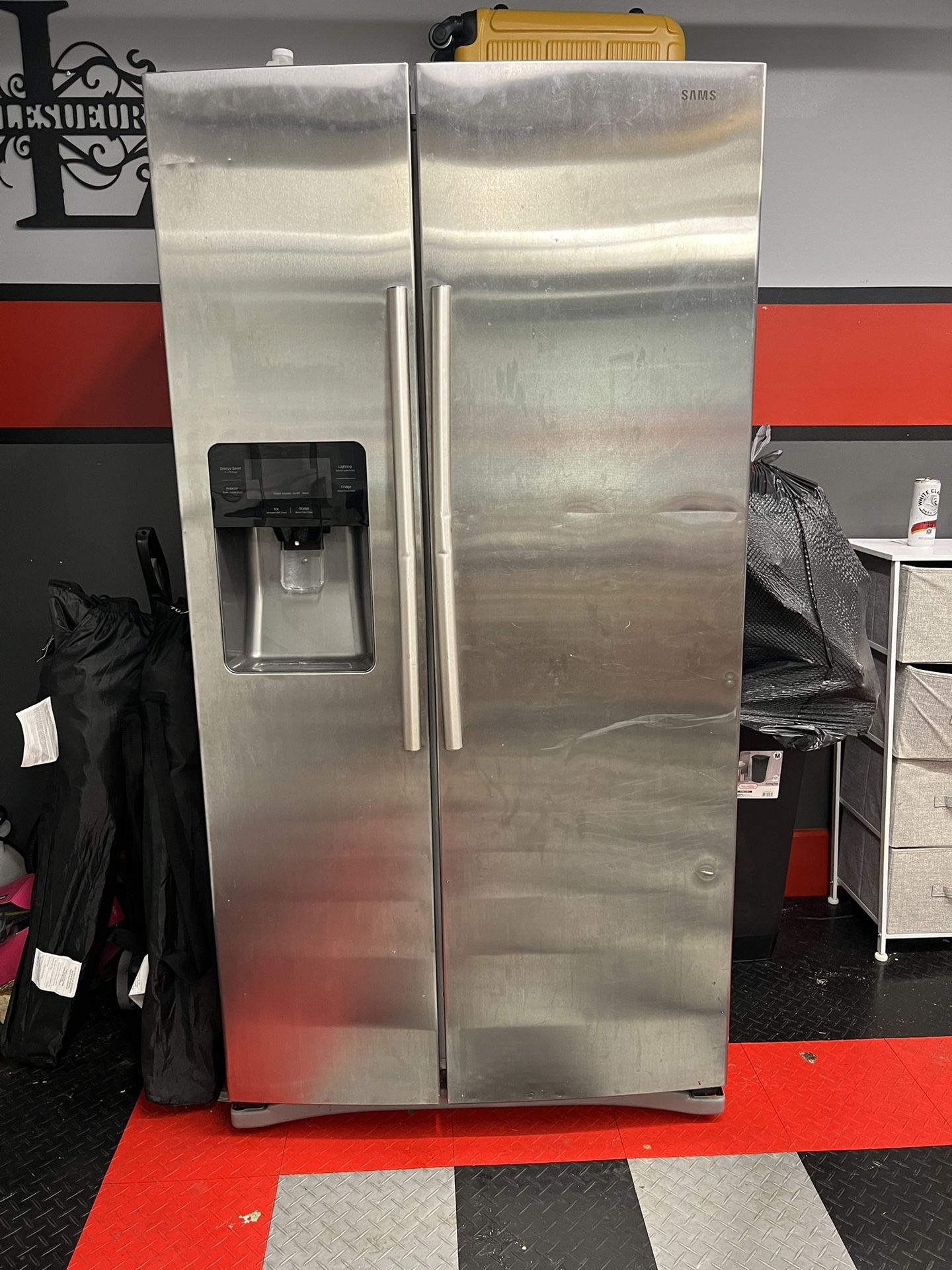 Samsung Side-by-side refrigerator (FREE - Fridge Not Working Properly But The Freezer Still Works)