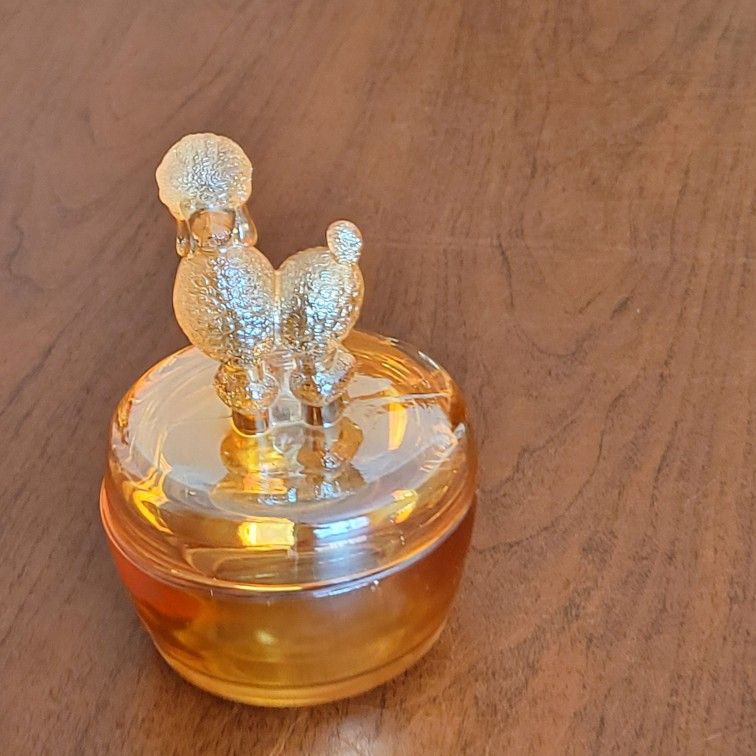 Jeannette Marigold Iridescent Carnival Glass Poodle Dog Powder Trinket
Jar. Vintage .
Pre-owned, perfect shape, no chips or cracks. Display item.
It