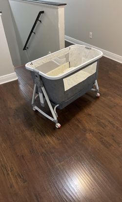 Baby Bassinet With Storage That Rolls 
