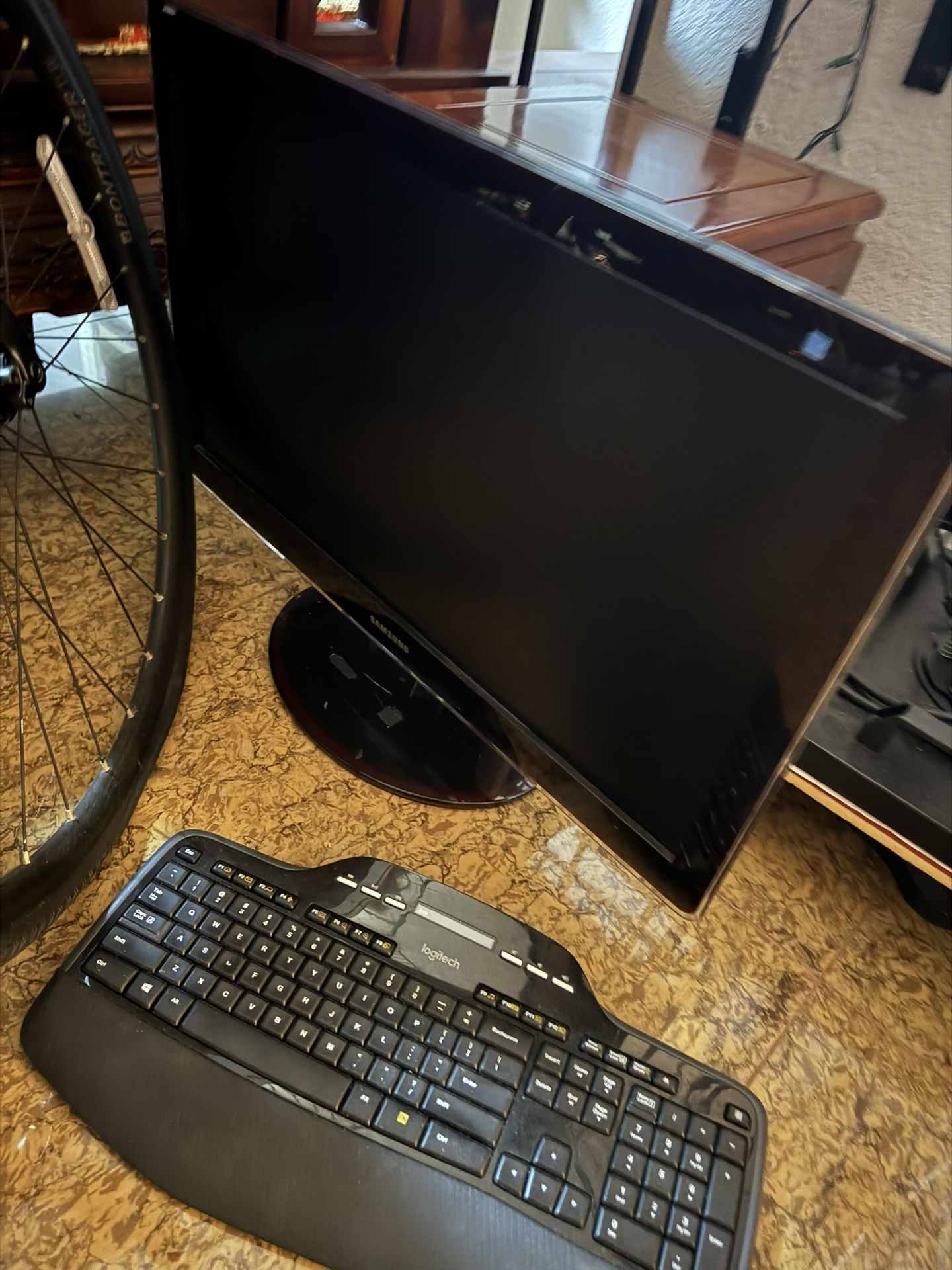 Monitor and keyboard