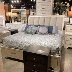 Wooden Bedroom Set With Drawers On Footboard NEW