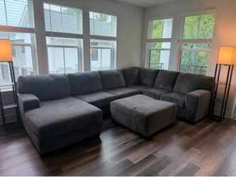 Ashley Furniture Ballinasloe Sectional + Matching Oversized Ottoman