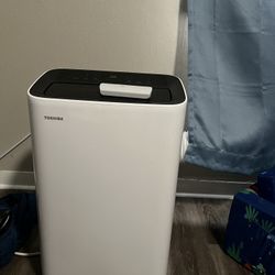 1200 BTU Ac With Heater 