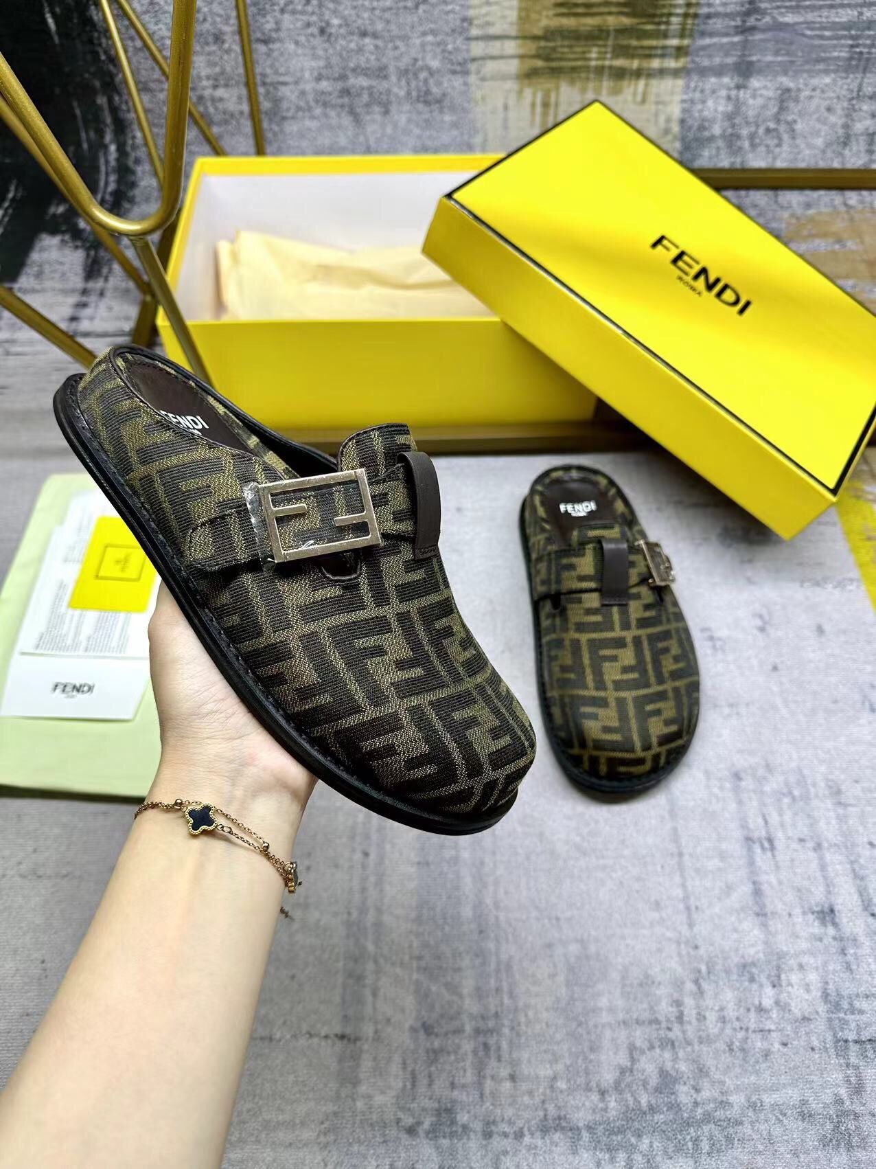 Fendi Women’s Shoes With Box 2025 New