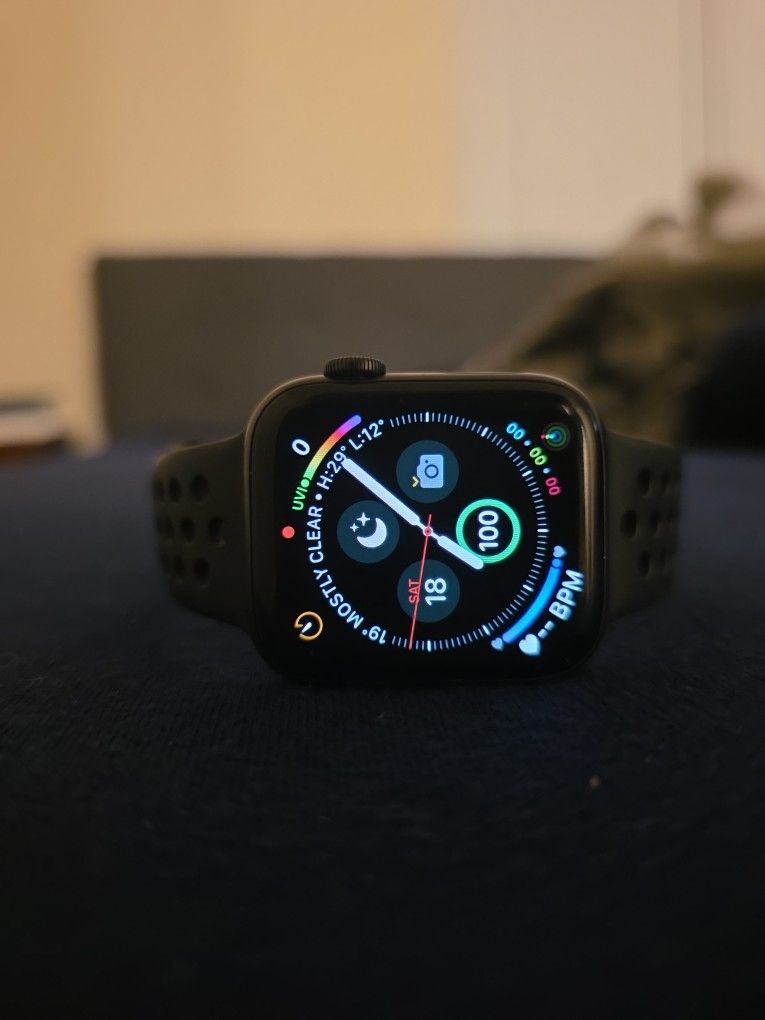 Apple Watch - Series 5 (Nike Edition)