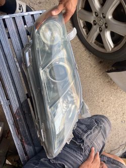 Toyota 2007 headlight front passenger side