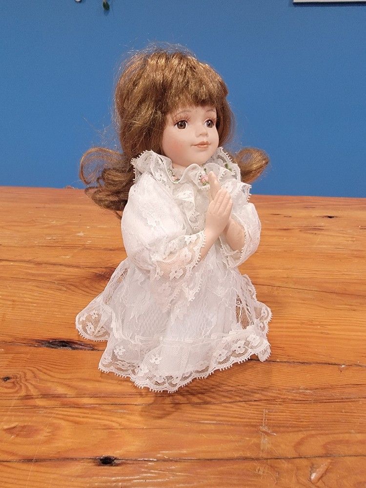 Praying Porcelain Girl Doll ~ 10", Brunette Kneeling, Faith, Vintage
