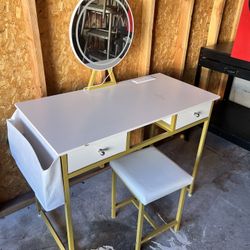 Girls Vanity With Stool Lighted Mirror - USB And Power Plugs - $40