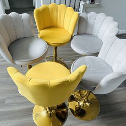 🪑 For Sale: Set of 5 Velvet Bar Stools