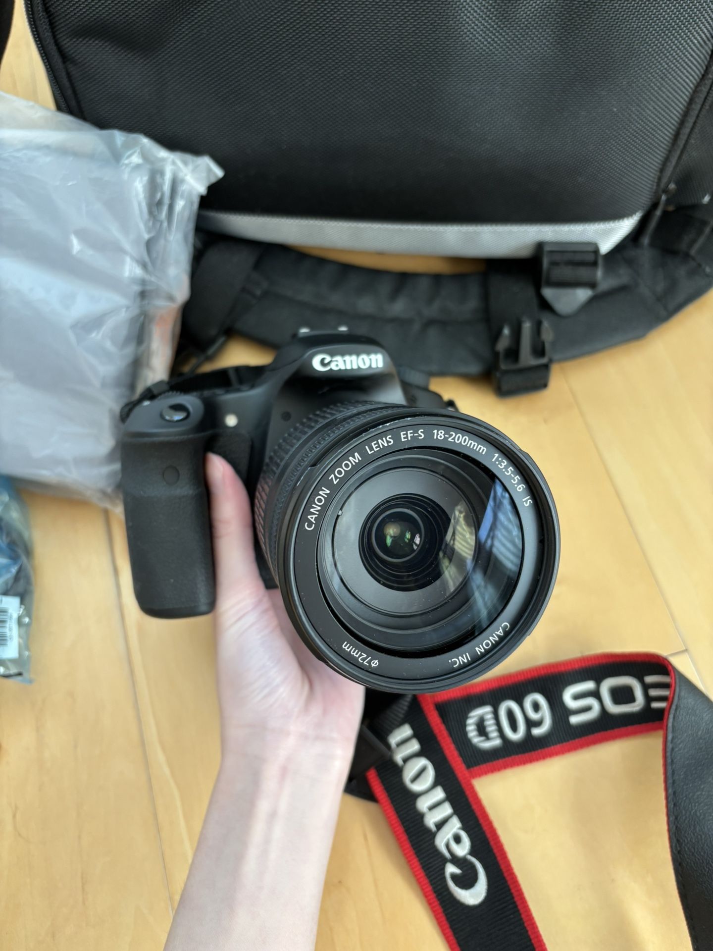Canon EOS 60D + Carrying Case