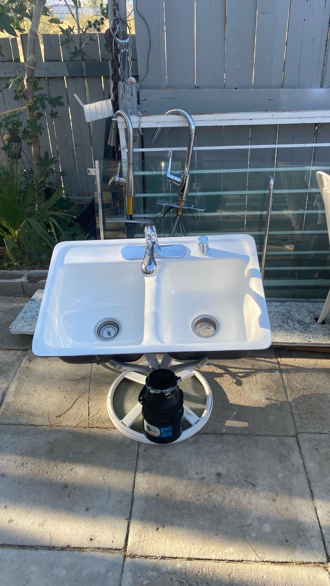 Kitchen Sink / Kitchen Faucets