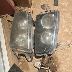 S R T 8 Headlight