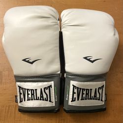 Everlast White Boxing Gloves 12 Oz