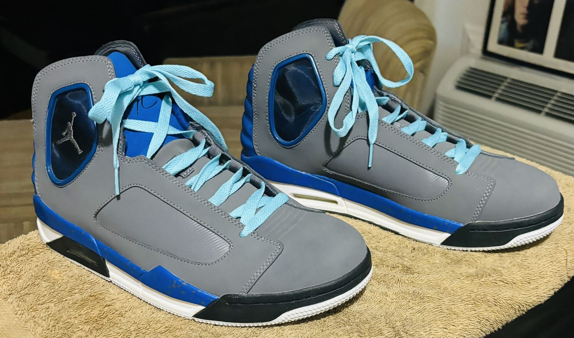 Mint condition brand new unique Nike Air Jordan great size 10 with premium laces in any color,  $49 OBO 9 11