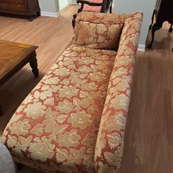 Vintage Pattern Sofa – Comfortable & Clean