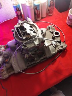 Intake And 650 V8 Small Block Chevy W/ Choke Cable.