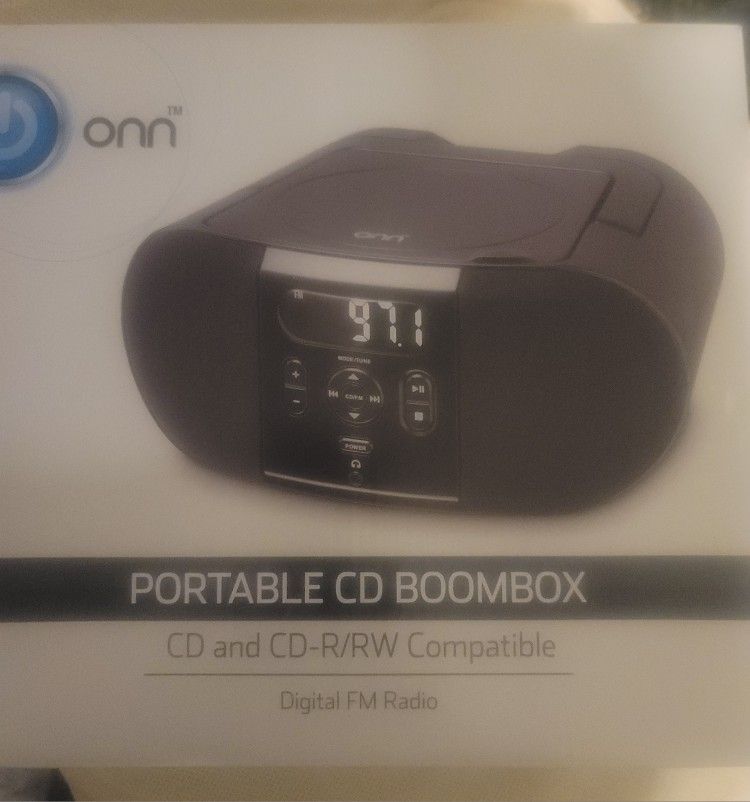 Like New Omn Cd Player Fm Radio