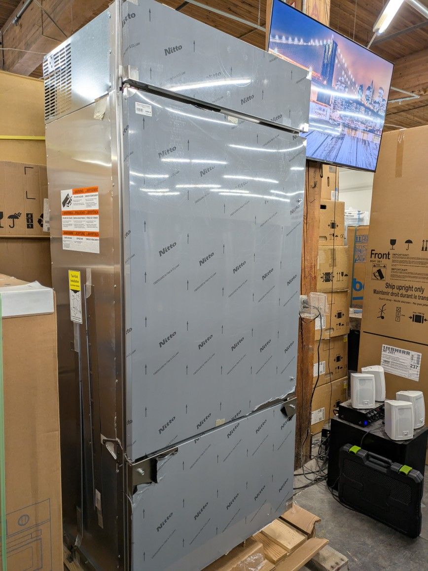 Monogram ZICS360NVLH
36 Inch Built-In Bottom Freezer Refrigerator