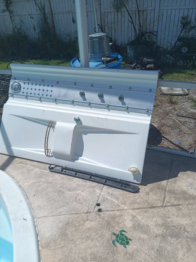 Steam  Bath Hot Tub Never Used Is Definetly A Project Paid Over $2000.00 For It Will Take $100.00