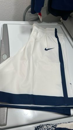 Nike Shorts NWT L
