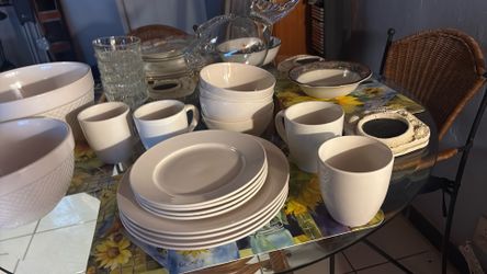 Thompson Pottery Place Setting 4/ Dishwasher Microwave Safe
