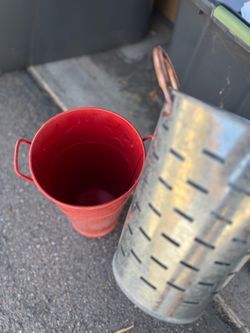 Plant bucket with strainer