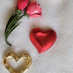 Retro Love-Themed Brooch Pin Set