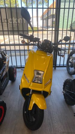 Venom e3 moped e scooter 1200w 60v (32mph/75miles range)