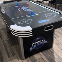 Air hockey table