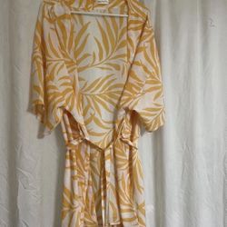 NEW Maison du soir magnolia luxe kimono robe. Xs/s beachly. Silky material
