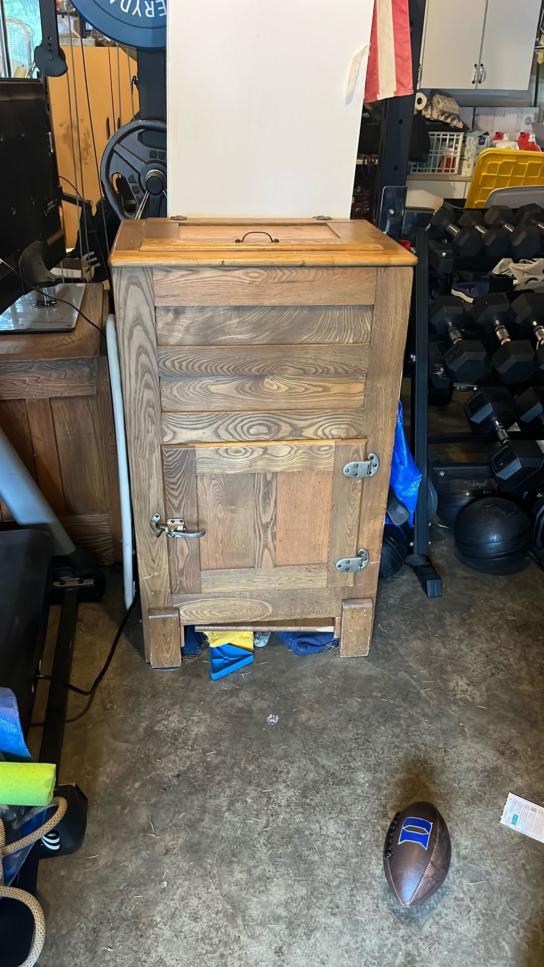 Antique Oak Ice Chest *Broken Hinge*