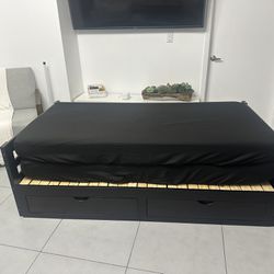 Black Extendable Daybed