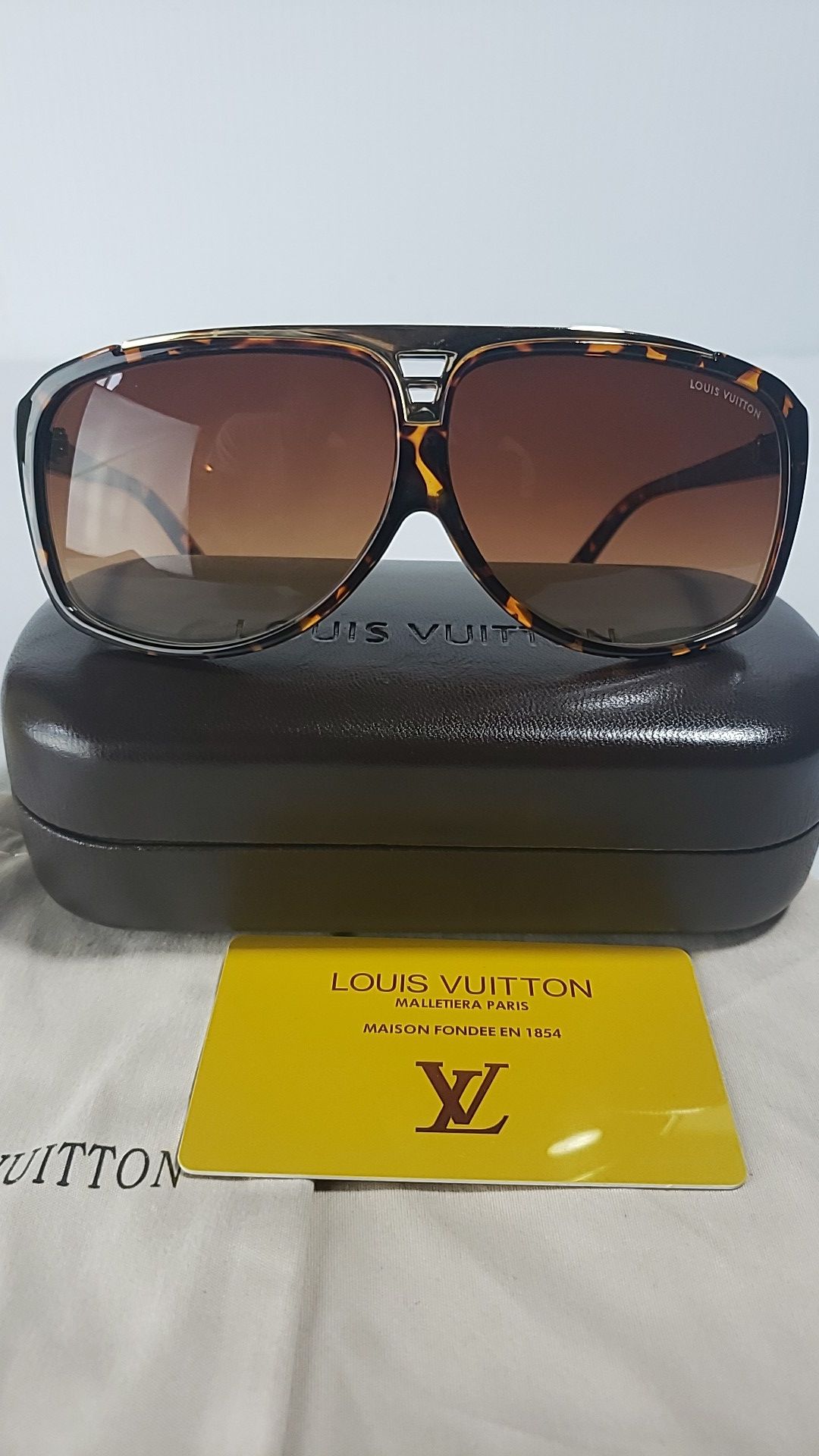 Louis Vuitton men and women Sunglasses with Case