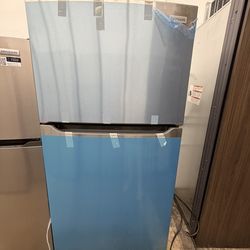 Frigidaire - 18.3 Cu. Ft.  Top-Freezer Refrigerator