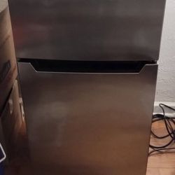 Mini Fridge Danby 4.7Cu Ft Good Condition 