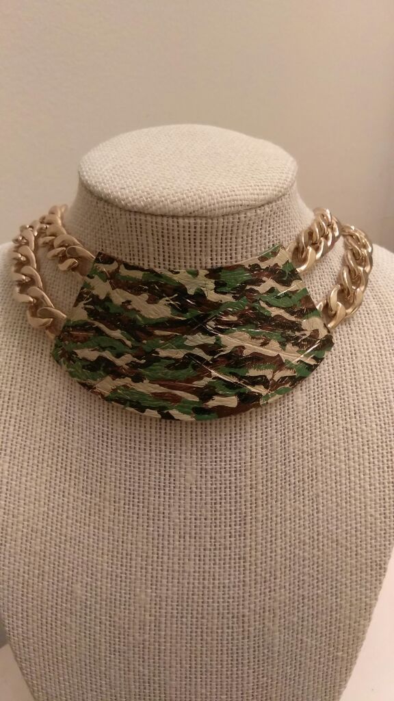 CAMOUFLAGE CHOKER NECKLACE