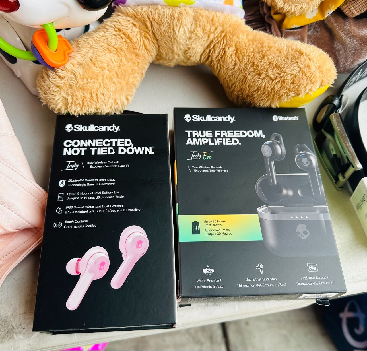 Skull Candy Wireless Earbuds, Boys Lot Of Clothes, Graco Carseat& Base 