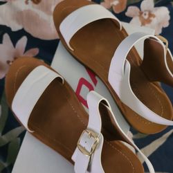 White Sandles size 8 1/2