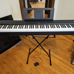 Yamaha P71 Keyboard