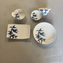 30 Piece Japanese Porcelain Dish Set
